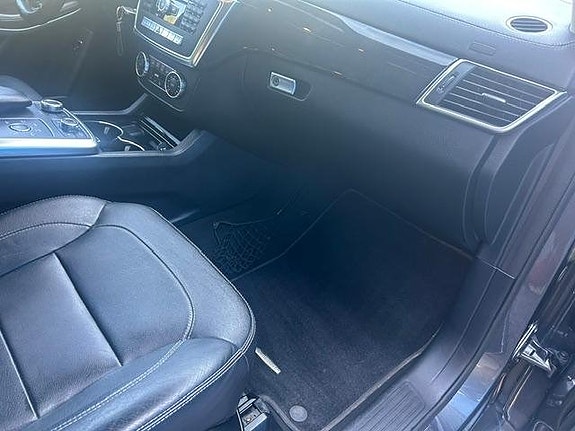 Mercedes-Benz GL350 19 of 30