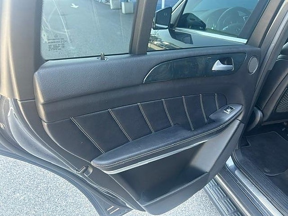 Mercedes-Benz GL350 27 of 30