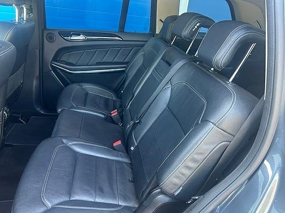 Mercedes-Benz GL350 26 of 30