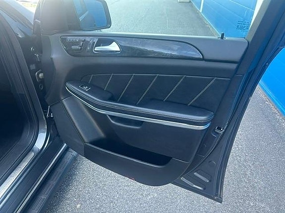 Mercedes-Benz GL350 20 of 30