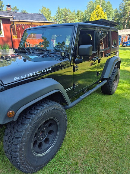 Jeep Wrangler Unlimited 2 of 5