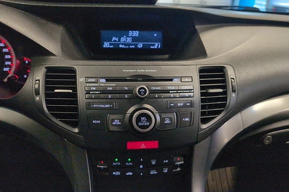 Honda Accord 15 of 23