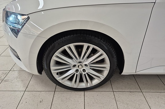 Skoda Superb 9 of 26