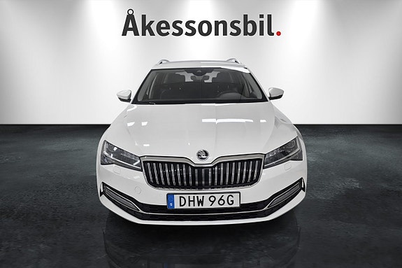 Skoda Superb 2 of 26