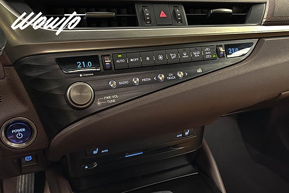 Lexus ES300h 15 of 19