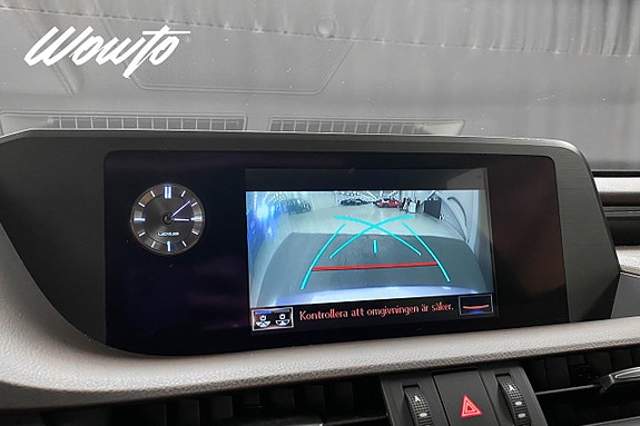 Lexus ES300h 17 of 19
