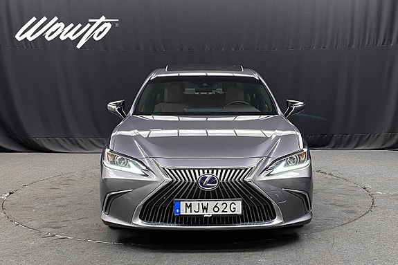 Lexus ES300h 2 of 19