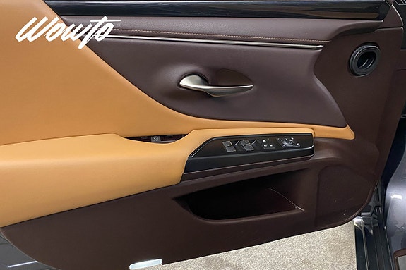Lexus ES300h 9 of 19