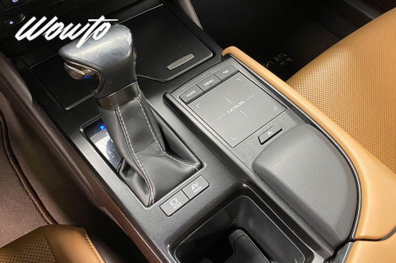 Lexus ES300h 14 of 19