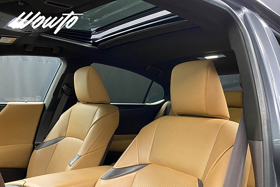 Lexus ES300h 11 of 19