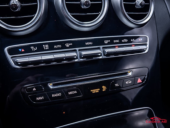 Mercedes-Benz C200 24 of 26