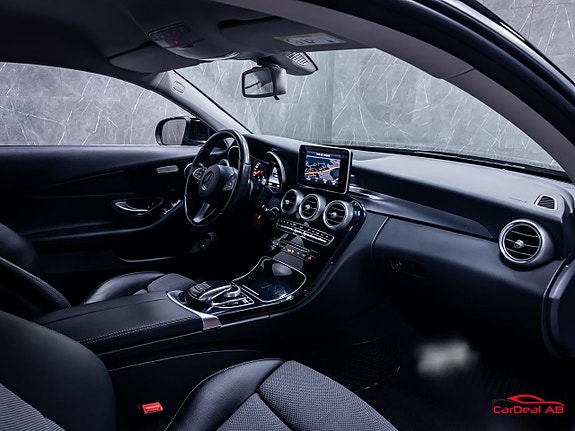 Mercedes-Benz C200 14 of 26