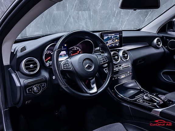 Mercedes-Benz C200 12 of 26