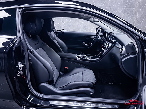 Mercedes-Benz C200 15 of 26