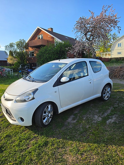 Toyota Aygo 2 of 4