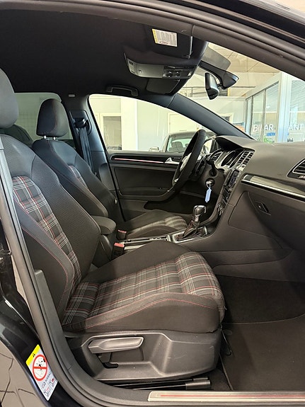 Volkswagen Golf I 17 of 18