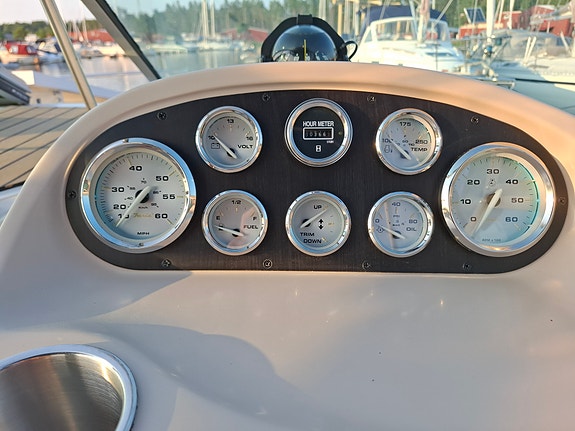 Regal 242 Commodore Snyggt välhållen extra allt 4 of 16