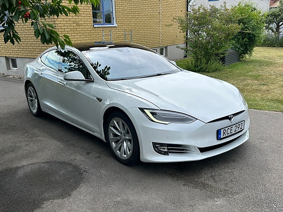 Tesla Model S 3 of 5