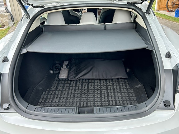 Tesla Model S 6 of 7