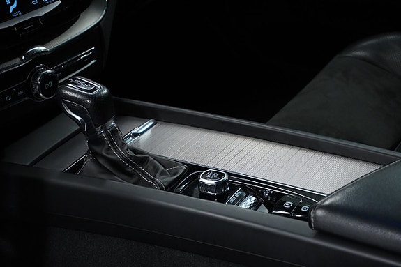 Volvo XC60 17 of 27