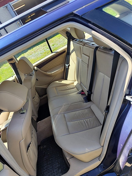Mercedes-Benz C240 6 of 7