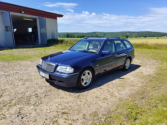 Mercedes-Benz C240 2 of 7
