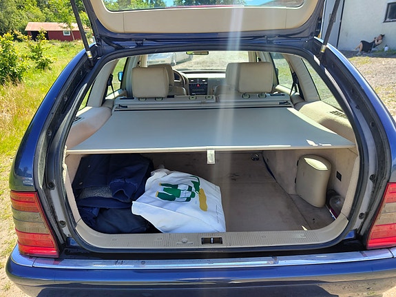 Mercedes-Benz C240 5 of 7