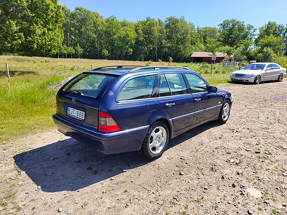 Mercedes-Benz C240 4 of 7