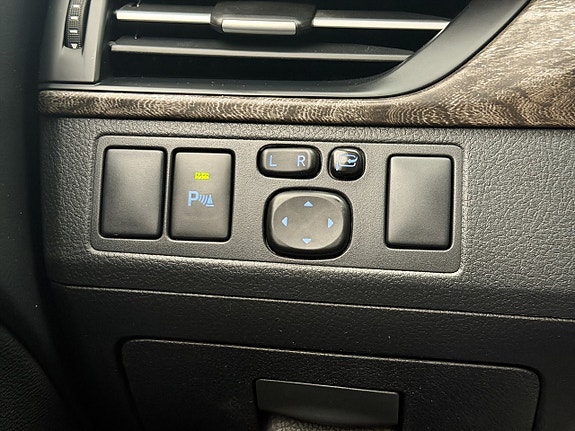 Toyota Avensis 26 of 30
