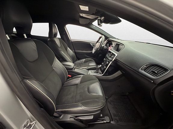 Volvo V40 14 of 30