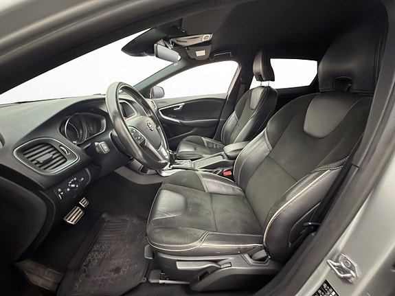 Volvo V40 11 of 30