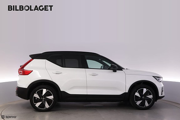 Volvo XC40 2 of 5