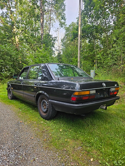 BMW 518i 3 of 5