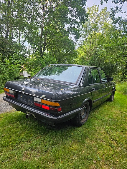 BMW 518i 4 of 5