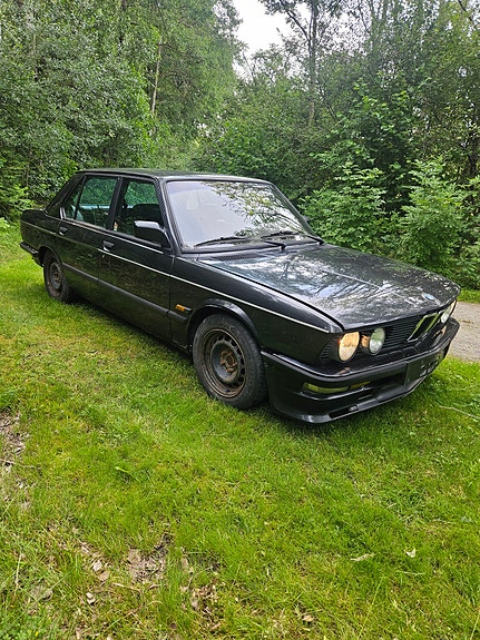 BMW 518i 2 of 5