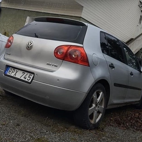 Volkswagen Golf V 8 of 8