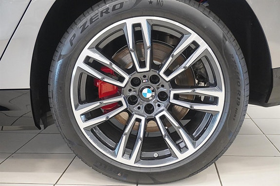 BMW i5 6 of 12