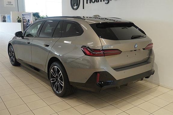BMW i5 5 of 5