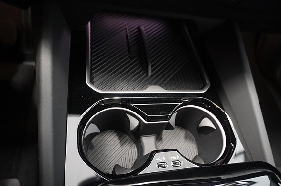 BMW i5 11 of 12