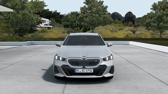 BMW i5 3 of 13