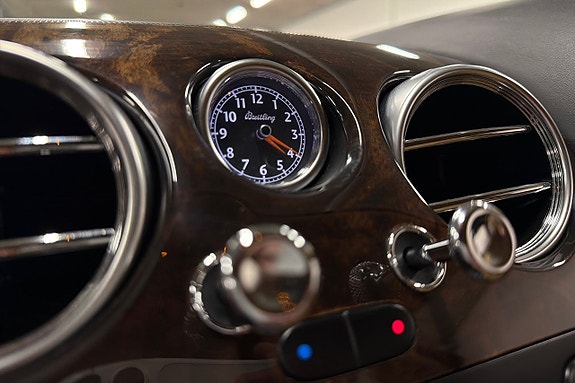 Bentley Continental Flying Spur 19 of 26