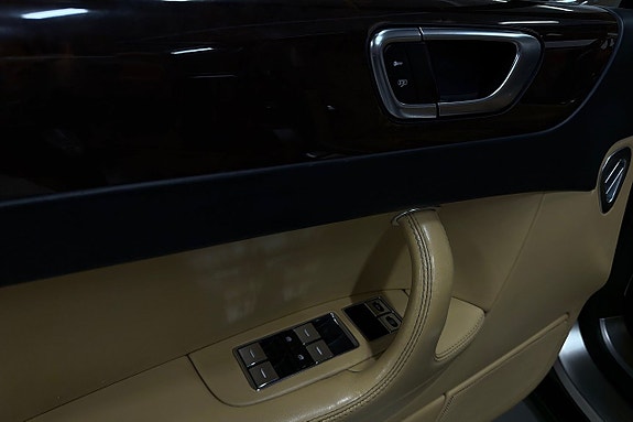 Bentley Continental Flying Spur 16 of 26