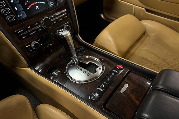 Bentley Continental Flying Spur 14 of 26