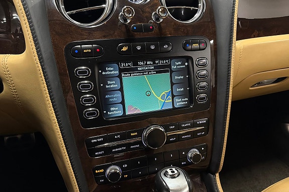 Bentley Continental Flying Spur 18 of 26