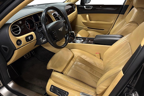 Bentley Continental Flying Spur 10 of 26