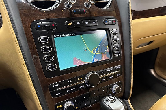 Bentley Continental Flying Spur 17 of 26