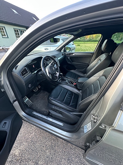 Volkswagen Tiguan 2 of 4