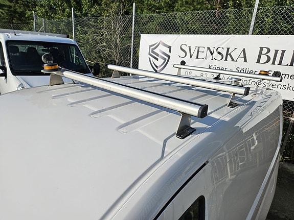 Volkswagen Caddy Maxi 16 of 27