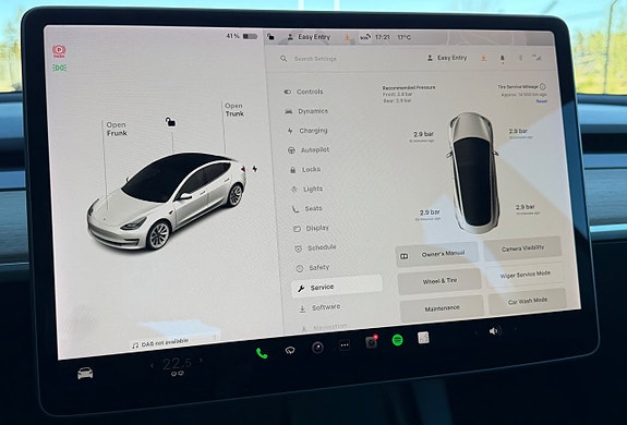 Tesla Model 3 23 of 29