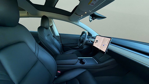 Tesla Model 3 7 of 29